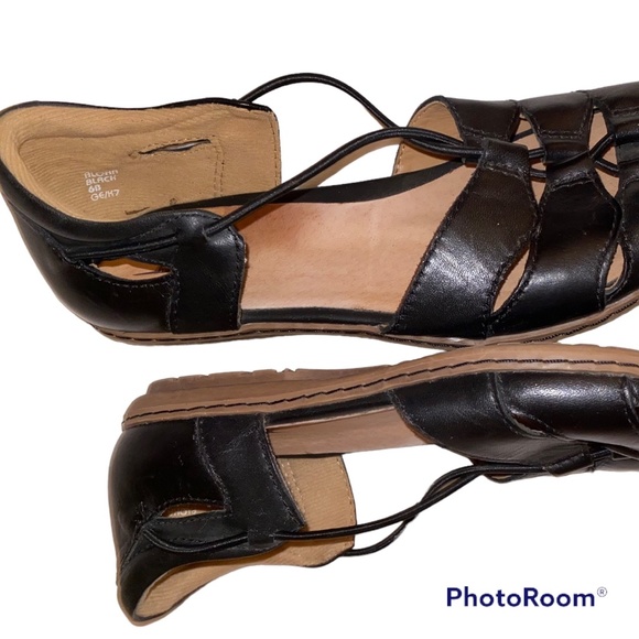 Earth Aloha Black Sandals 6 B - Picture 5 of 5